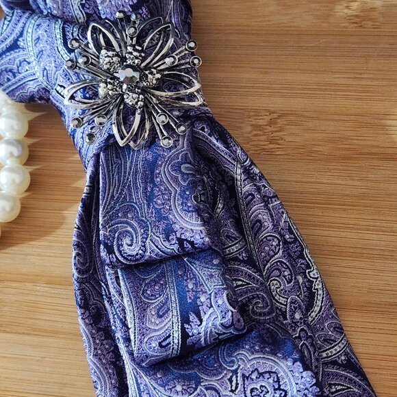 Hand Crafted Necktie Necklace with vintage Floral Brooch and Pearls Purple White - Picture 6 of 12